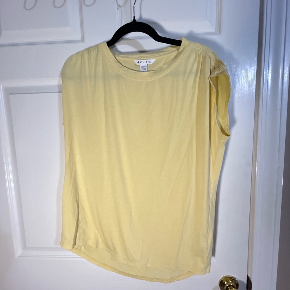 Banana Republic Soft Yellow‎ Short Sleeve Tee